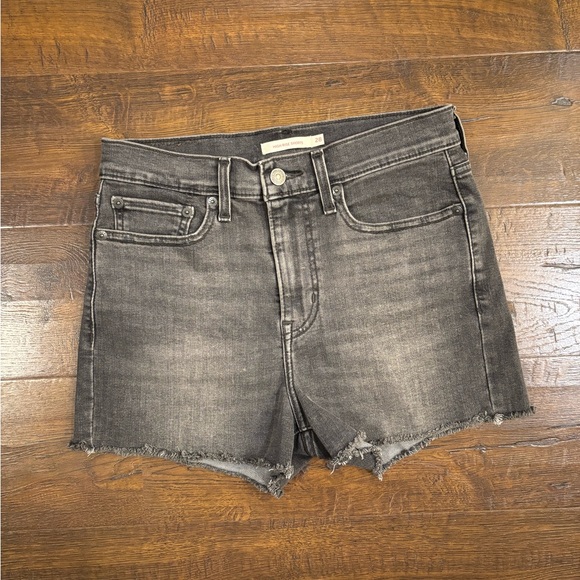 Levi’s High Rise Shorts - Picture 5 of 10